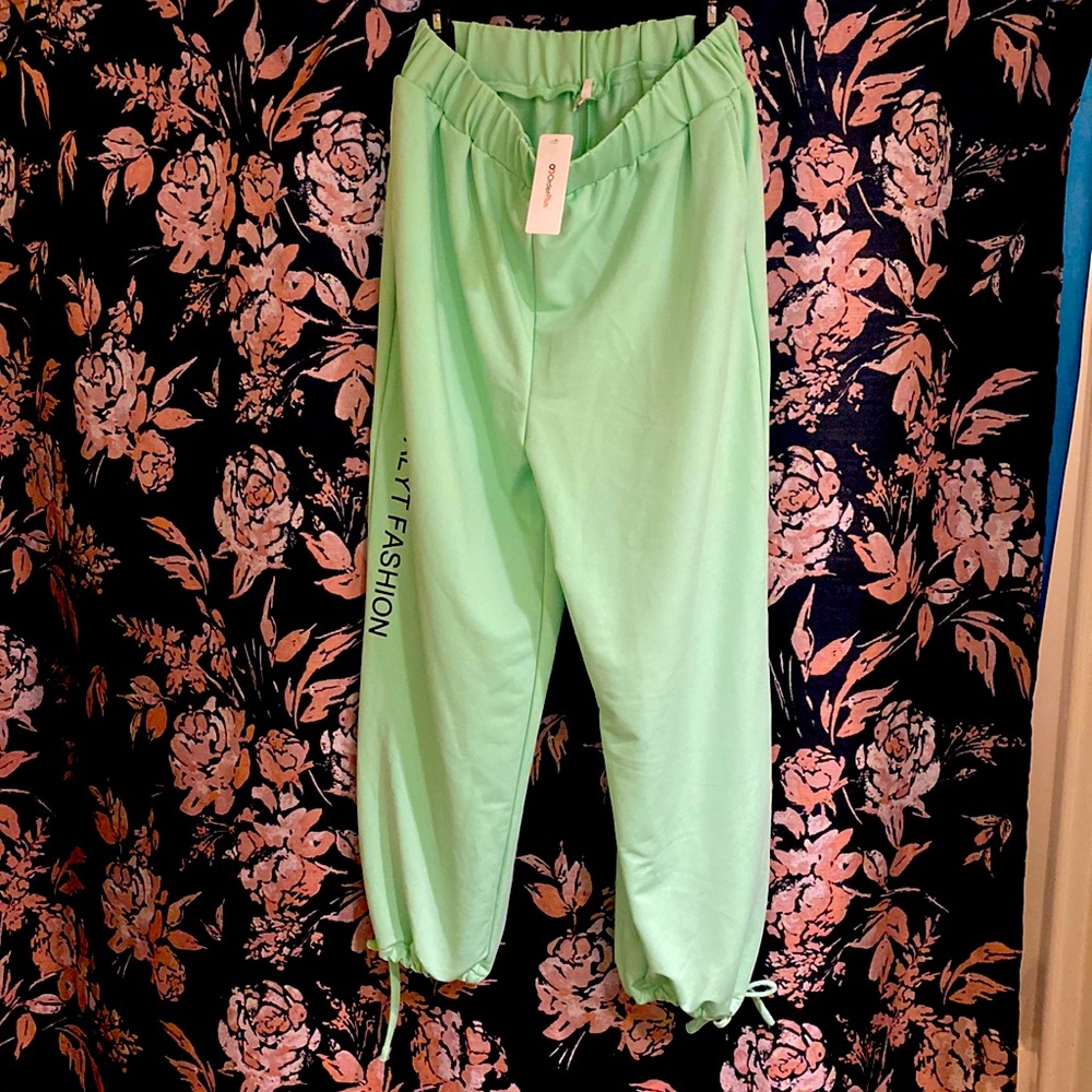 Women's joggers - XL - new never worn